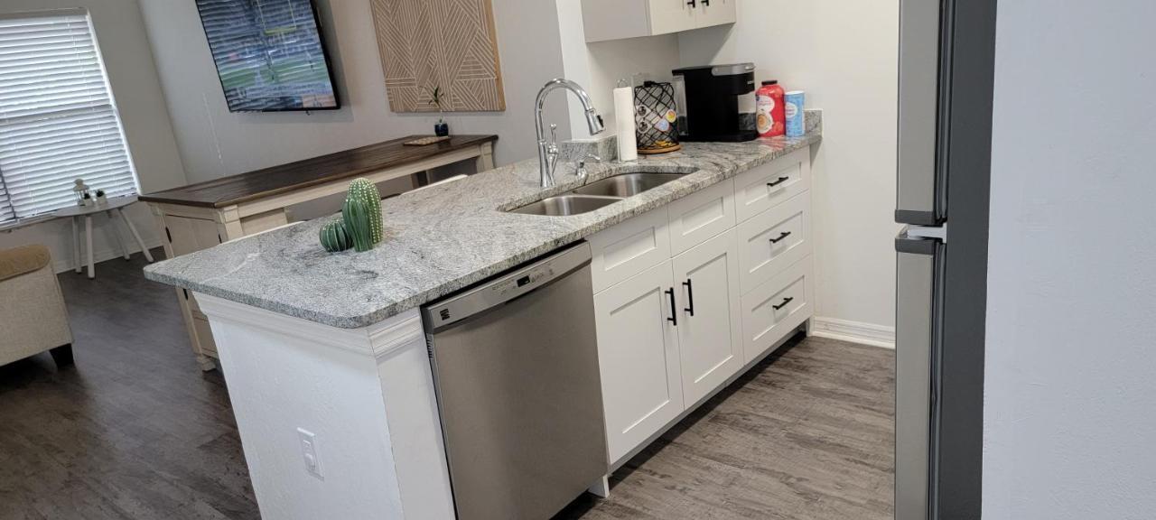 Discover Luxury Condo Steps Away From Celebration Pointe And I-75! เกนส์วิลล์ ภายนอก รูปภาพ